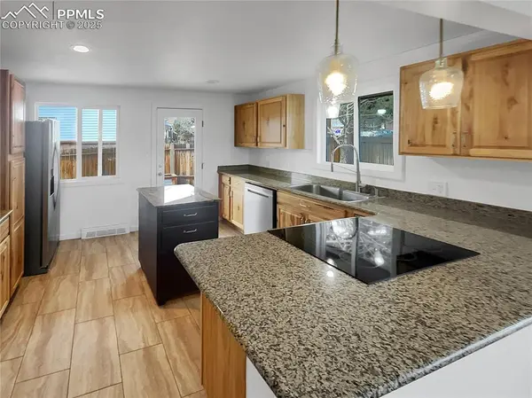 3706 N Chestnut ST, Colorado Springs, CO 80907