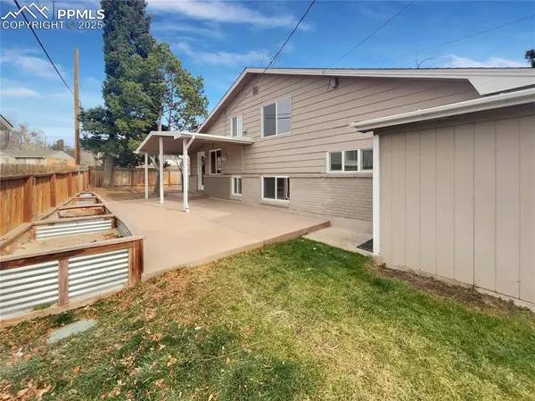 3706 N Chestnut ST, Colorado Springs, CO 80907