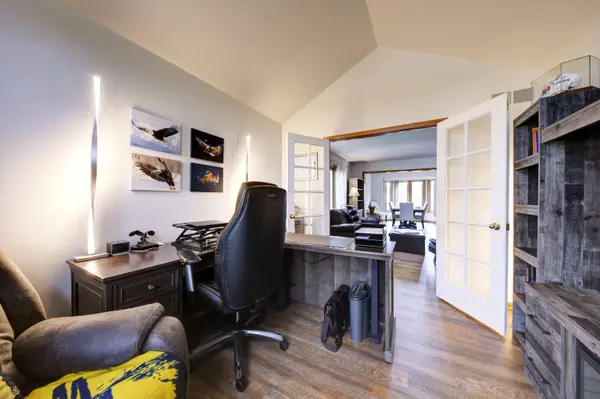 48135 Covington CT, Canton Twp, MI 48187