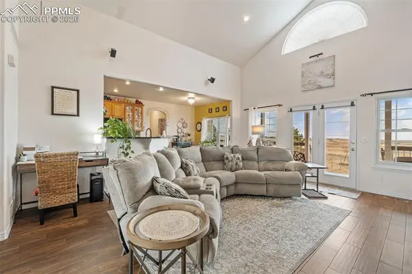 979 Pinehurst CT, Bennett, CO 80102