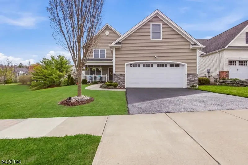 2 Bluffs Ct, Hamburg Boro, NJ 07419