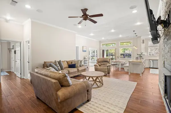 116 1st Oak Drive, Enchanted Oaks, TX 75156