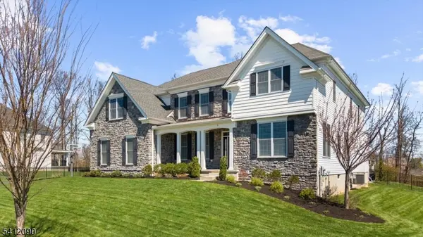 9 Donna Dr, Raritan Twp., NJ 08822