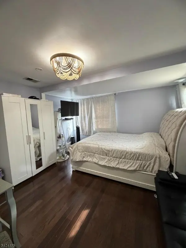 221 Center St, Elizabeth City, NJ 07202