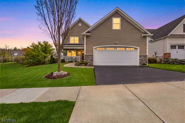 2 Bluffs Ct, Hamburg Boro, NJ 07419