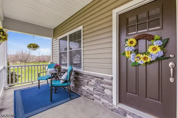 2 Bluffs Ct, Hamburg Boro, NJ 07419