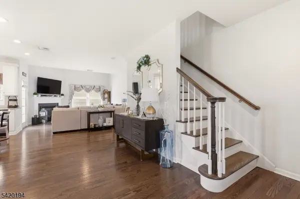 2 Bluffs Ct, Hamburg Boro, NJ 07419