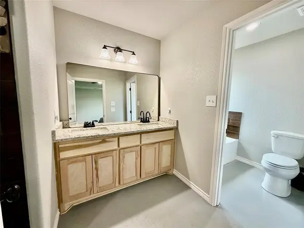 712 Vz County Road 3510, Wills Point, TX 75169