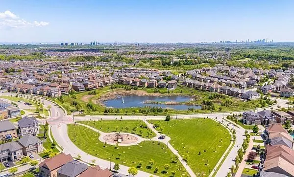 48 Beacon Hill DR, Brampton, ON L6X 0V7