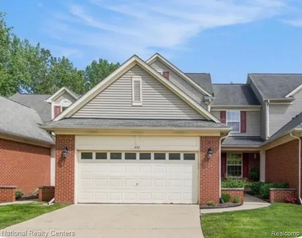 43651 Cherrywood LN, Canton Charter Township, MI 48188