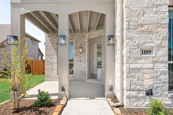 1109 Cardinal Drive, Midlothian, TX 76065