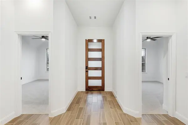 1240 Amberwood Lane, Red Oak, TX 75154