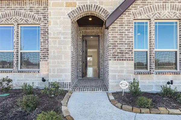 908 Lasalle Drive, Red Oak, TX 75154