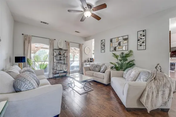 300 Springfield Lane, Red Oak, TX 75154