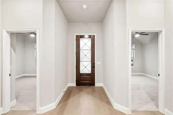 905 Denham Drive, Red Oak, TX 75154