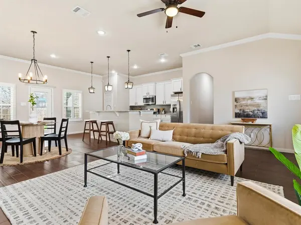 1310 Yale Street, River Oaks, TX 76114