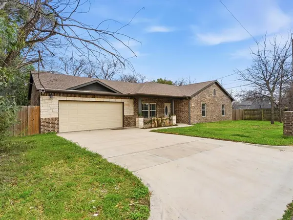 1310 Yale Street, River Oaks, TX 76114