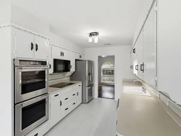 4300 Winding Way, Benbrook, TX 76126