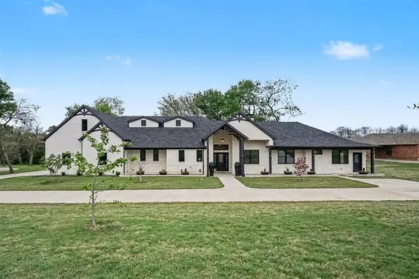 1421 Red Oak Circle, Farmersville, TX 75442