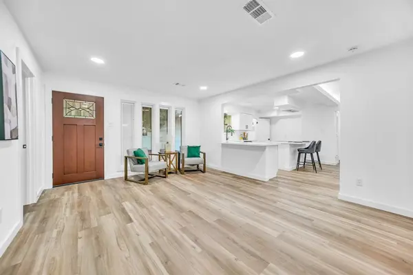 817 Savannah Way, Bedford, TX 76022