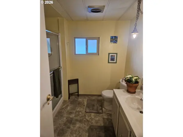 1800 LAKEWOOD CT, Eugene, OR 97402