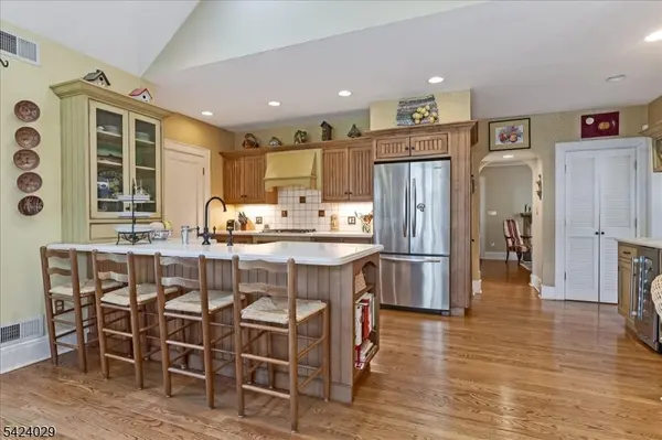 955 Summit Ave, Westfield Town, NJ 07090