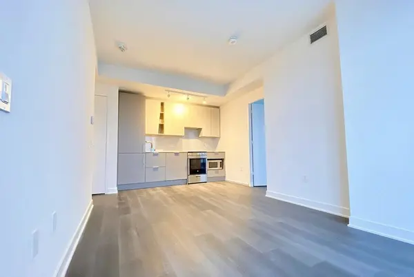 3900 Confederation Pkwy #5501, Mississauga, ON L5B 0M3