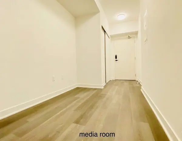 3900 Confederation Pkwy #5501, Mississauga, ON L5B 0M3