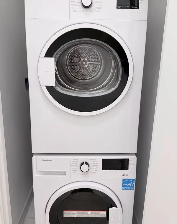 3900 Confederation Pkwy #5501, Mississauga, ON L5B 0M3