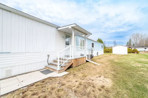 46 Sunset LN, Horton, ON K7V 0A5