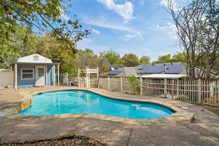 1312 Robyn Road, Azle, TX 76020