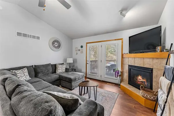 975 Twilight Dr, North Liberty, IA 52317