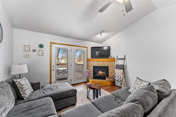 975 Twilight Dr, North Liberty, IA 52317