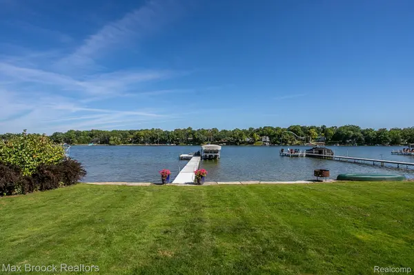 7080 Colony DR, West Bloomfield Charter Township, MI 48323