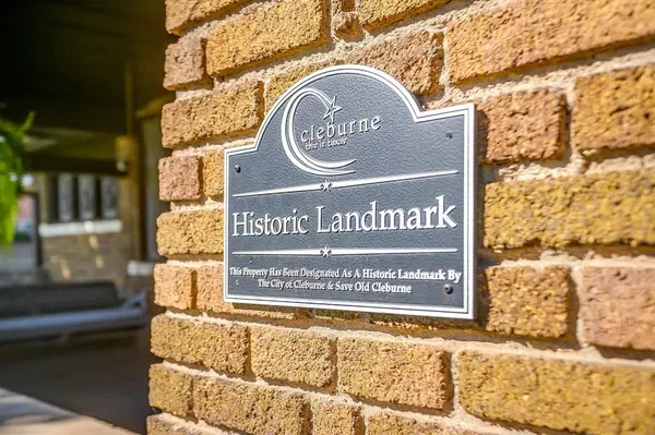 306 Prairie Avenue, Cleburne, TX 76033