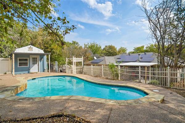 1312 Robyn Road, Azle, TX 76020