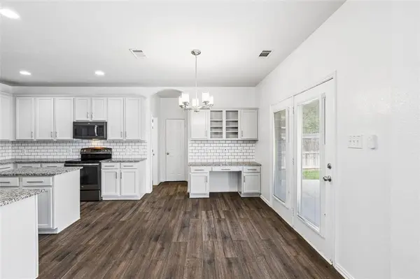 9009 Water Oak Drive, Arlington, TX 76002