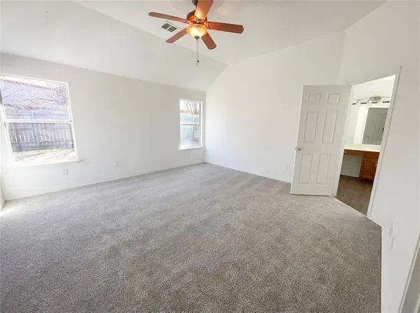 8329 Cedarcrest Lane, Fort Worth, TX 76123