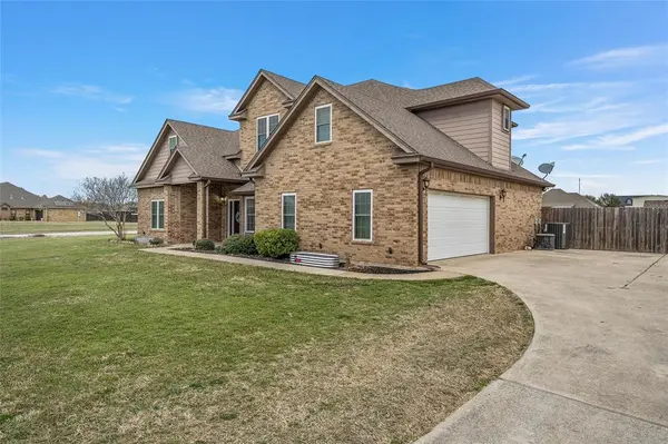 275 N Quail Run Drive, West, TX 76691