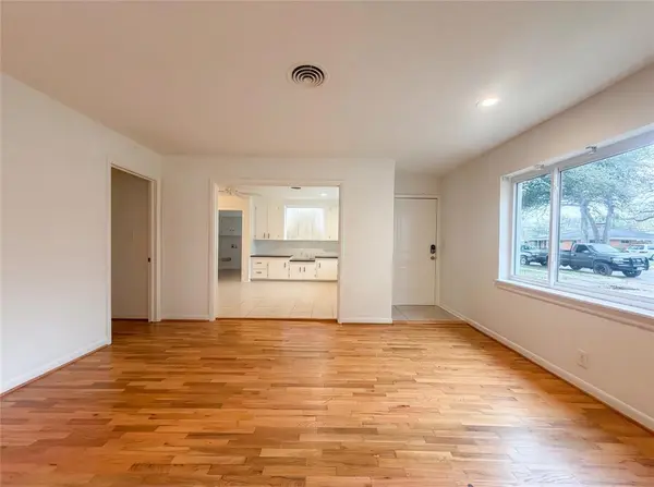 509 Robinhood Drive, Irving, TX 75061