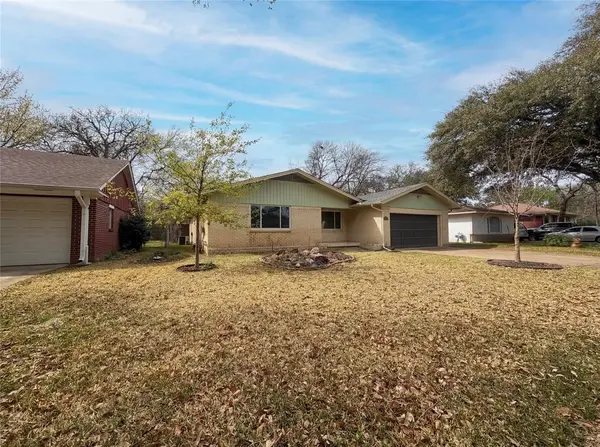 509 Robinhood Drive, Irving, TX 75061