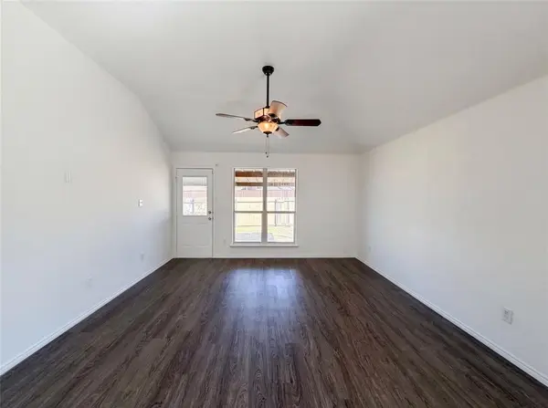 105 Kings Way Drive, Rhome, TX 76078