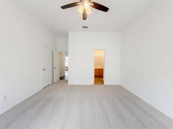 2563 Taos Drive, Grand Prairie, TX 75051