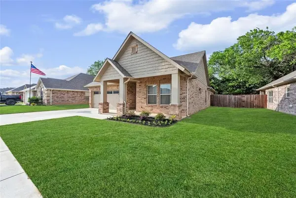 945 Sam Street, Springtown, TX 76082