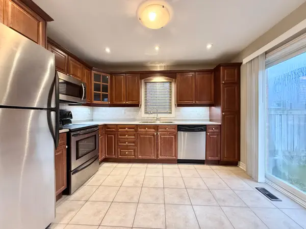 158 Gail Parks CRES, Newmarket, ON L3X 3C1