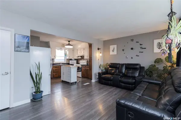 912 P AVENUE N, Saskatoon, SK S7L 2W6