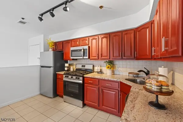 401 Bergenline Ave, Union City, NJ 07087