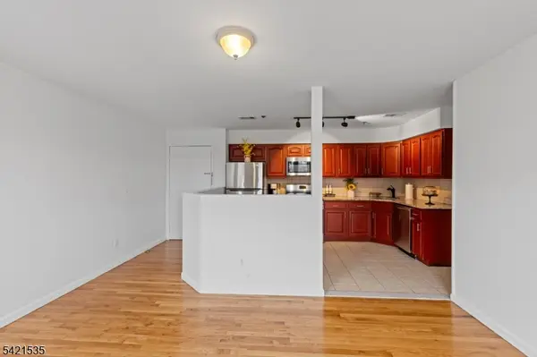 401 Bergenline Ave, Union City, NJ 07087