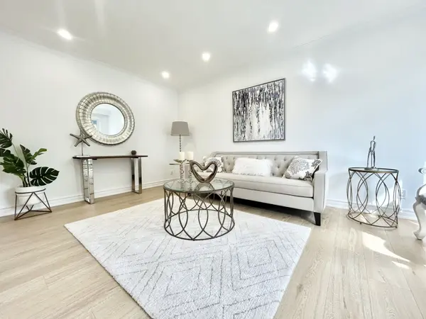 323 Elmwood AVE, Richmond Hill, ON L4C 1L7