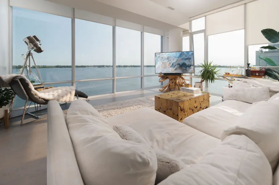 29 Queens Quay E #1014, Toronto C08, ON M5E 0A4